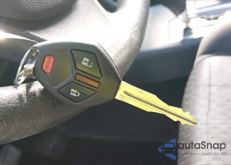 2014 Mitsubishi Outlander Es z USA, uszkodzony, nr VIN JA4AD2A31EZ007565